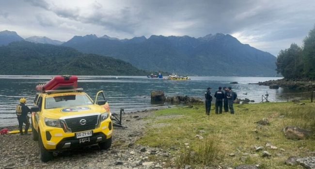 Rescatan cuerpo de una de las seis personas desaparecidas tras naufragio en Reloncaví