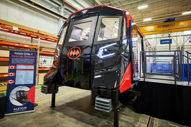 Metro de Santiago presenta el primer tren para la futura Línea 7 con tecnología y diseño renovados