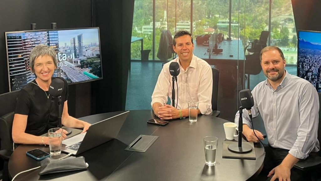 Claudio Castro y Jaime Bellolio coinciden en la necesidad de articular el gobierno de emergencia con los municipios y el territorio