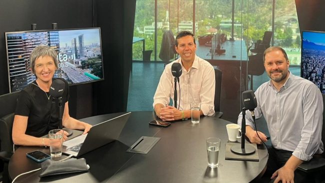 Claudio Castro y Jaime Bellolio coinciden en la necesidad de articular el gobierno de emergencia con los municipios y el territorio