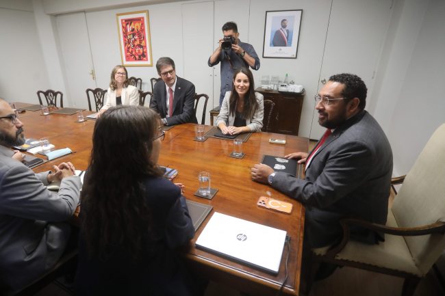 Ministro Cataldo y María Paz Arzola reunidos: Mineduc inicia traspaso con foco en incendios, FES y reforma al SAE