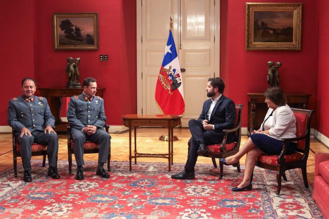 Presidente Boric  encabeza reunión con general Iturriaga y su sucesor, a días del cambio de mando en el Ejército