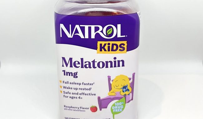 Pediatras alertan por uso de "gomitas" de melatonina en niños y venta sin supervisión