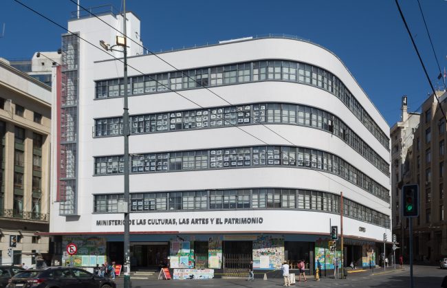 Financiamiento estatal a festival de cine pornográfico genera debate sobre prioridades culturales y uso de recursos públicos en Chile