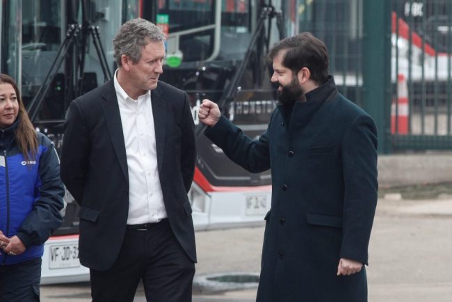 Presidente Boric blinda a Muñoz en medio de cuestionamientos por el cable con China: "No anda nada solo"