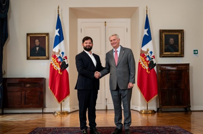 Encuesta Cadem: expectativas positivas por Kast y leve alza en evaluación de Boric