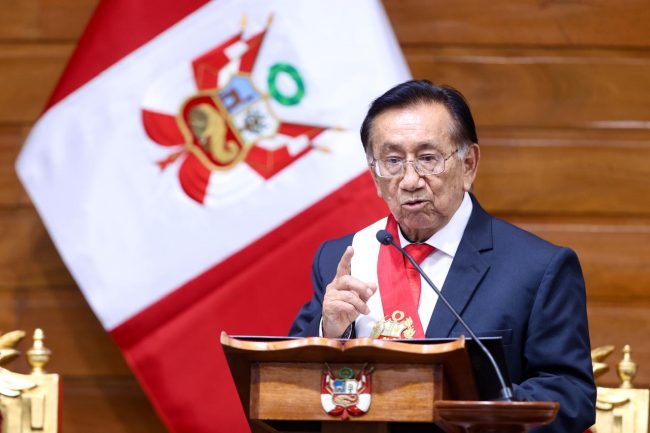 Quién es José María Balcázar: el nuevo presidente de Perú elegido por el Congreso
