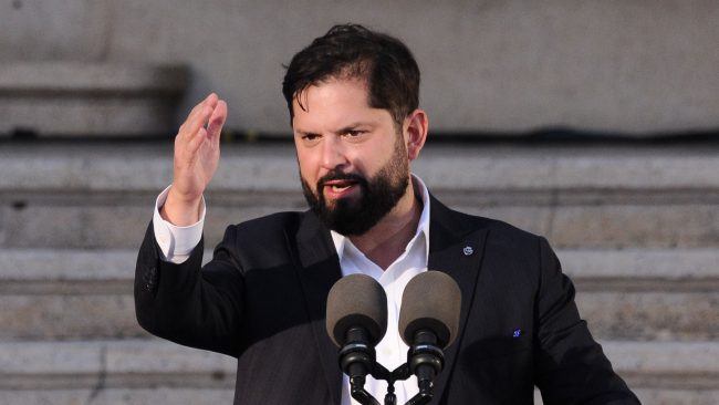 Boric vuelve a arremeter contra Trump por comentarios sobre la guerra en Irán: "La banalidad del mal"