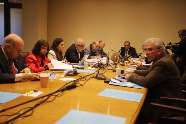Comisión del Senado critica reducción de subsidios de vivienda y pedirá explicaciones a futuros ministros
