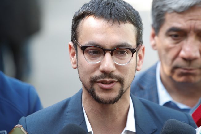 Alcalde de Peñalolén (FA) denuncia amenazas de muerte tras demolición de narcocasas