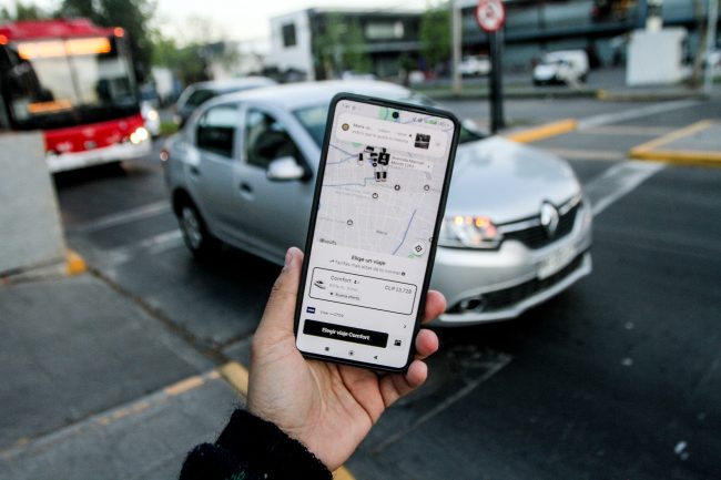 Gobierno posterga reglamento de la Ley Uber y deja su implementación al próximo ministro de Transportes