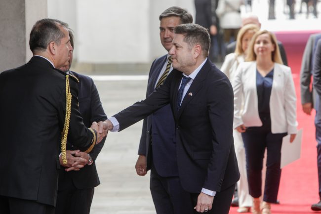 Embajador Lewi sostiene que no hubo diálogo real con La Moneda: 