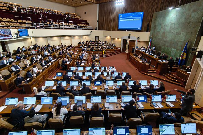 Comisión despacha a Sala reforma al sistema político con norma que permite fusionar partidos en proceso de disolución