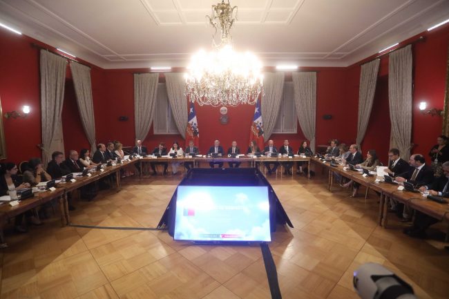 Sueldos de asesores de gobierno en la mira: por qué subieron y cuánto pueden ganar ahora