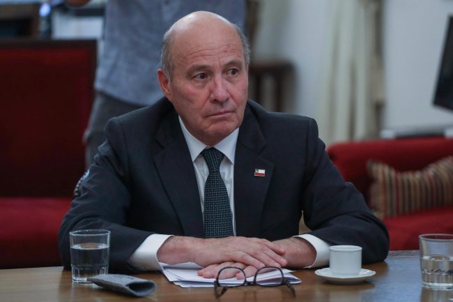 Ministro Quiroz informó que instruyó cobros a deudores del CAE con ingresos superiores a $1,5 millones