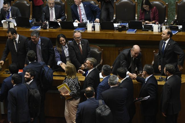 Por alza de combustibles: Cámara aprueba proyecto con medidas paliativas