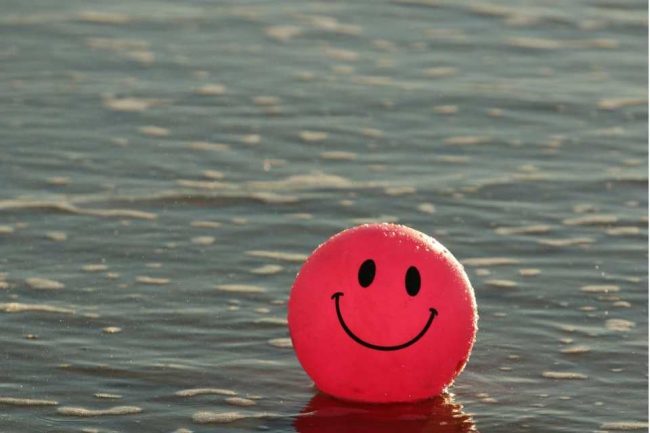 Día Internacional de la Felicidad 2026: Chile cae en el ranking mundial y registra una de sus peores posiciones