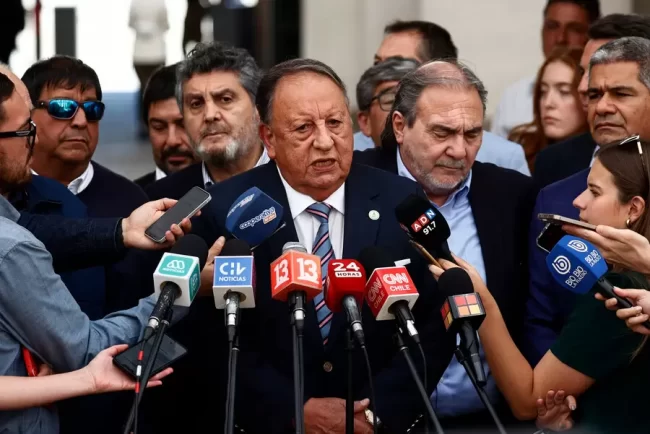 Gremios de camioneros descartan movilización tras alzas de combustibles