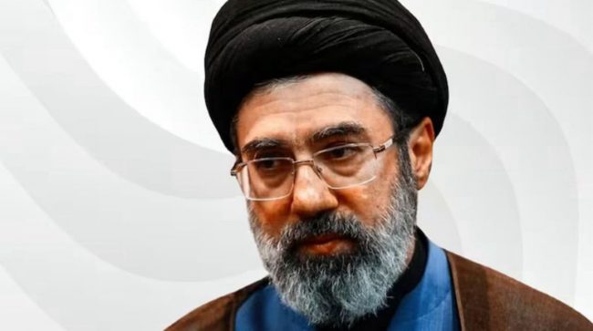 Quién es Mojtaba Jamenei: el nuevo lider supremo de Irán que asume el poder tras la muerte de su padre
