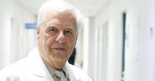 Attila Csendes, pionero de la cirugía bariátrica en Chile, recibe el Premio Nacional de Medicina 2026