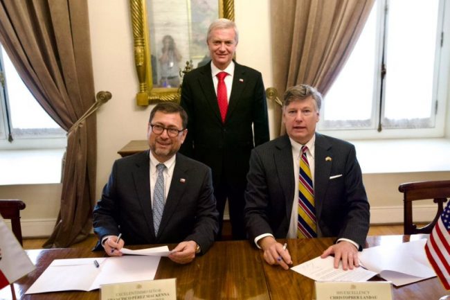 Chile y EE.UU. firman acuerdo para iniciar consultas sobre minerales críticos y tierras raras