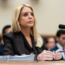 Donald Trump destituye a la fiscal general Pam Bondi