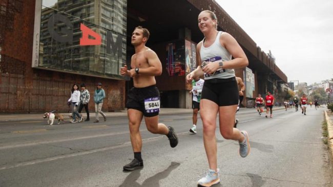 Maratón de Santiago 2026: 33 mil corredores y cortes de tránsito en ocho comunas este fin de semana
