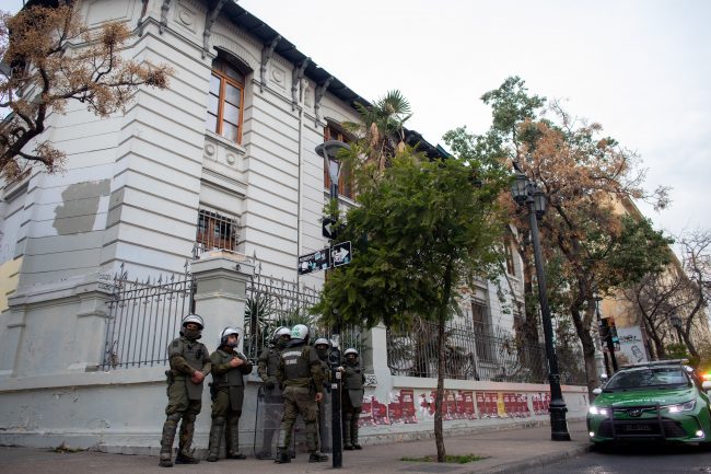 Nuevas manifestaciones en el Liceo de Aplicación generan cortes de tránsito en Santiago