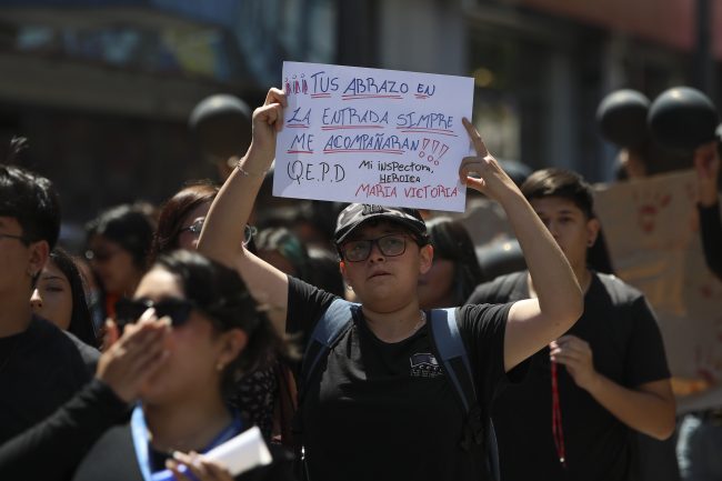 Con solo un 50% de asistencia, colegio de Calama retoma clases tras ataque que dejó una inspectora fallecida