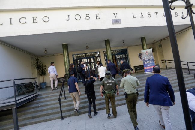 Siete detenidos en medio de nuevos incidentes en liceos emblemáticos de la RM