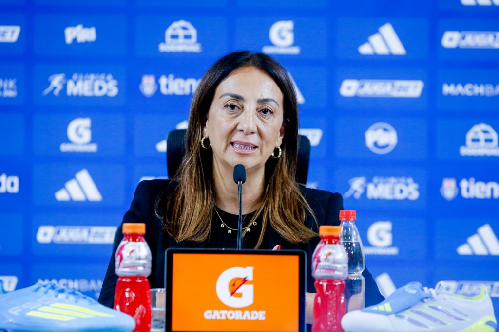 Cecilia Pérez y junta de accionistas en AA: "Los aplausos que ustedes escuchaban no eran por mí, la mayoría fueron por Michael Clark"