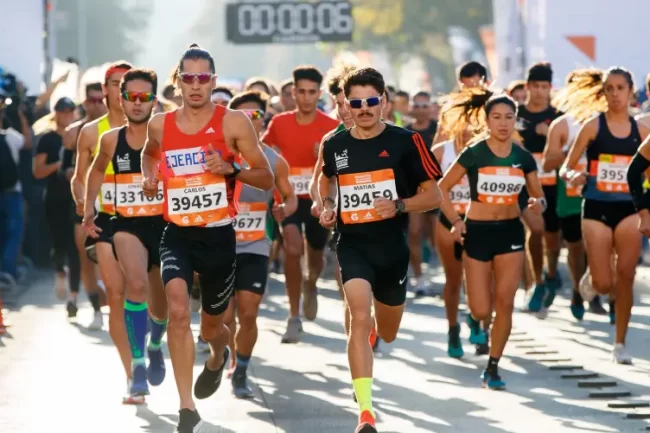 Maratón de Santiago 2026: récord histórico, podio chileno y reclamos por falta de medallas en los 10K