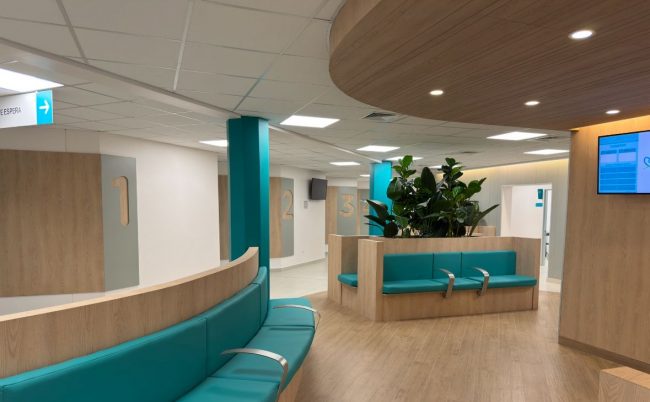 RedSalud impulsa modelo integral para acompañar el envejecimiento y apoyar a las familias