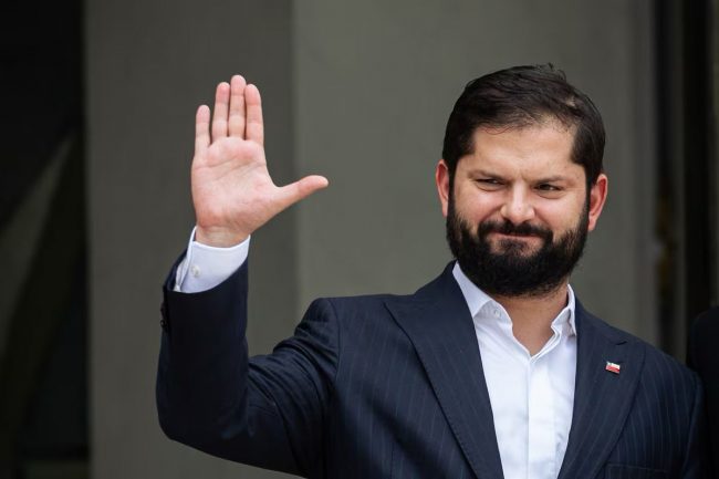 Gabriel Boric debuta como expresidente en Barcelona