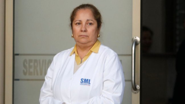 Desvinculan a directora nacional del Servicio Médico Legal tras detección de irregularidades