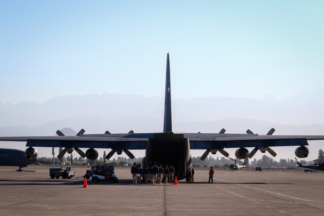 Gobierno realiza segundo vuelo de expulsión y deporta a 40 migrantes desde Santiago