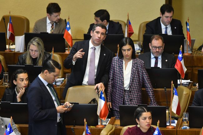 Presidente Kast se reunirá con bancada republicana tras tensión interna en el oficialismo
