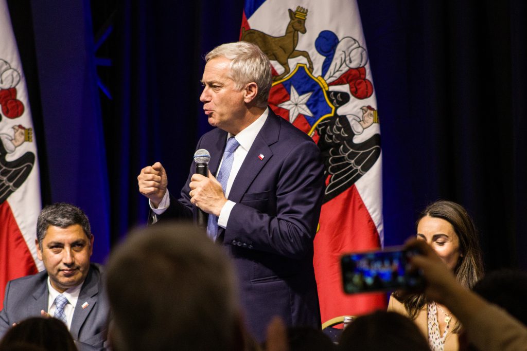 Presidente Kast defiende uso de decretos si megarreforma no avanza y entrega respaldo total a Steinert