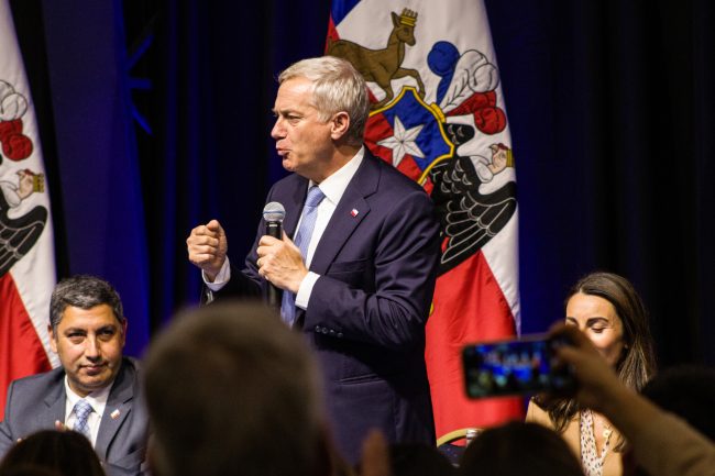 Presidente Kast defiende uso de decretos si megarreforma no avanza y entrega respaldo total a Steinert