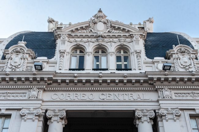 Santiago reabre el edificio del Correo Central tras restauración financiada completamente por privados