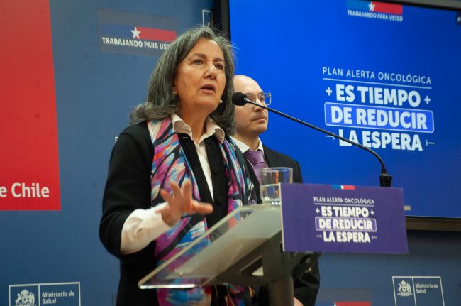 Ministra Chomali atribuye presión financiera en Salud a fallas de gestión y descarta retroceso presupuestario