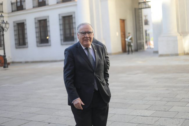 Ministro Campos critica al Socialismo Democrático: "Se han ido transformando en vagones de cola (...) del Partido Comunista y el Frente Amplio"