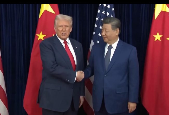Trump aterriza en Beijing en medio de tensión por Irán y Taiwán