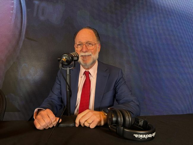 Hausmann apunta a las empresas chilenas y afirma que no están jugando un rol relevante ni en innovación ni en desarrollo tecnológico