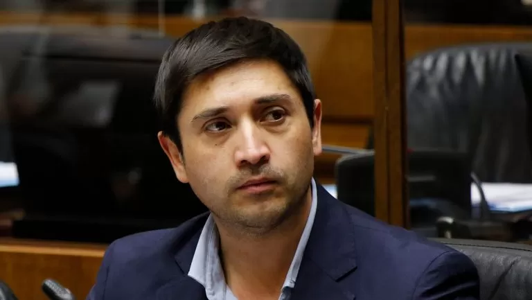 Senador Calisto en la mira: Fiscalía presenta acusación de fraude al fisco en su contra