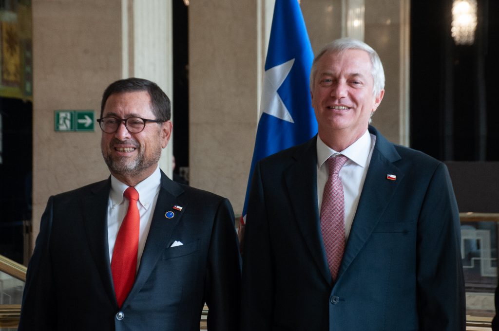 Presidente Kast designa a nuevos embajadores y refuerza representación chilena en el exterior