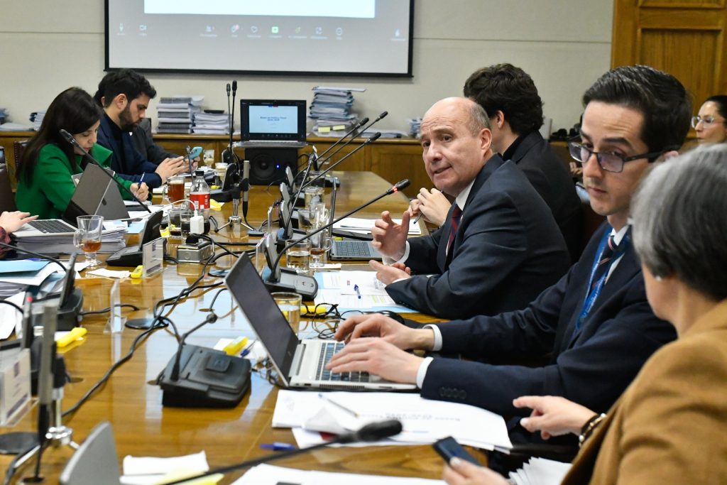 Ministro Quiroz ajusta proyecciones económicas y admite que el crecimiento de 4% no se alcanzará durante esta década