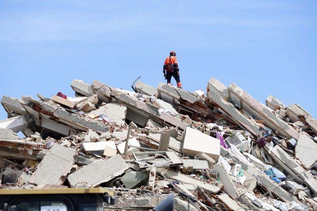 Terremoto en Venezuela: suben a 1.719 los fallecidos y la búsqueda de sobrevivientes entra en su fase más crítica