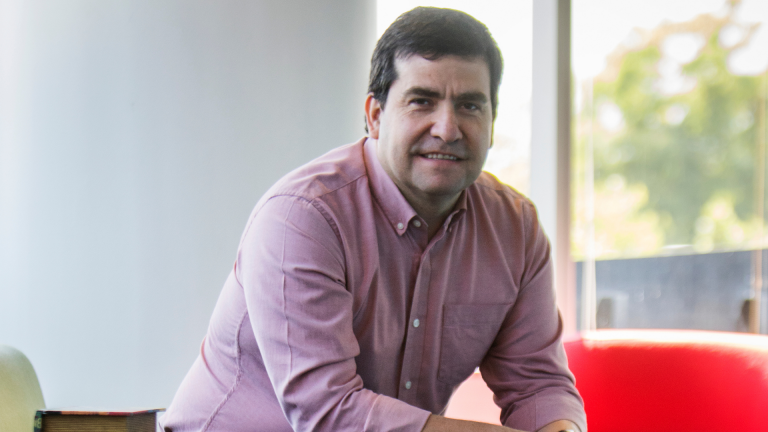 ExCEO de Microsoft explica la crisis de los chips: "Es mucho más rentable fabricar memoria para centros de datos de inteligencia artificial"