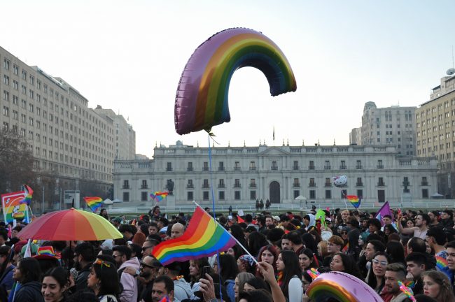 Informe alerta aumento del discurso de odio contra personas LGBTIQ+ en Chile y advierte retroceso del apoyo público a la diversidad